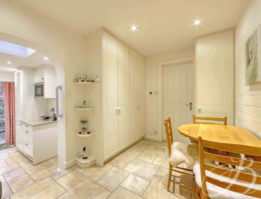House in Cookham - More
