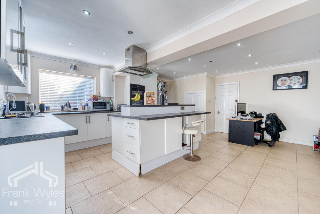 61 Oxford Road, Lytham St. Annes photo 4