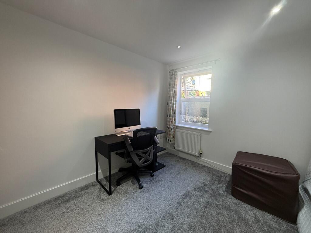 Apartment in Redhill - View 4