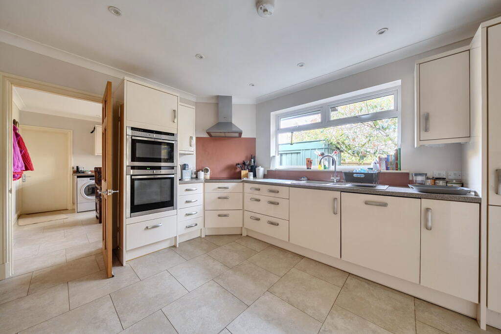 Ranksborough Drive, Langham photo 4