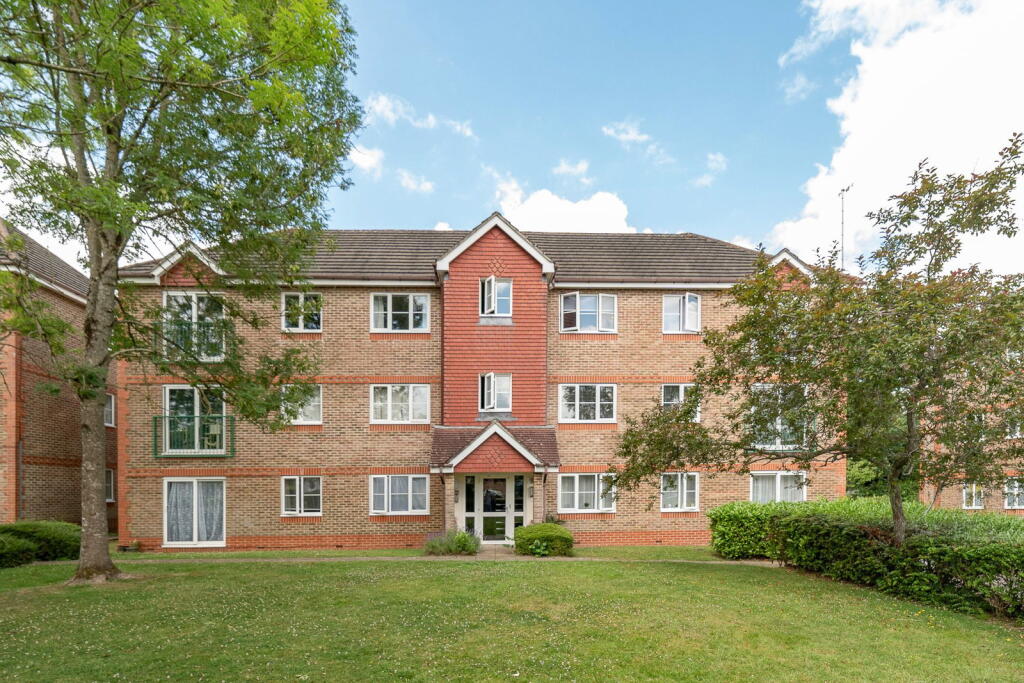 Apartment in Crawley, Maidenbower, Worth