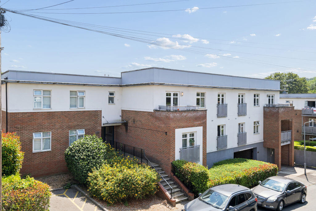 Main image of property: Spring Gardens Road, High Wycombe 2 Bedroom Apartment £1395.00