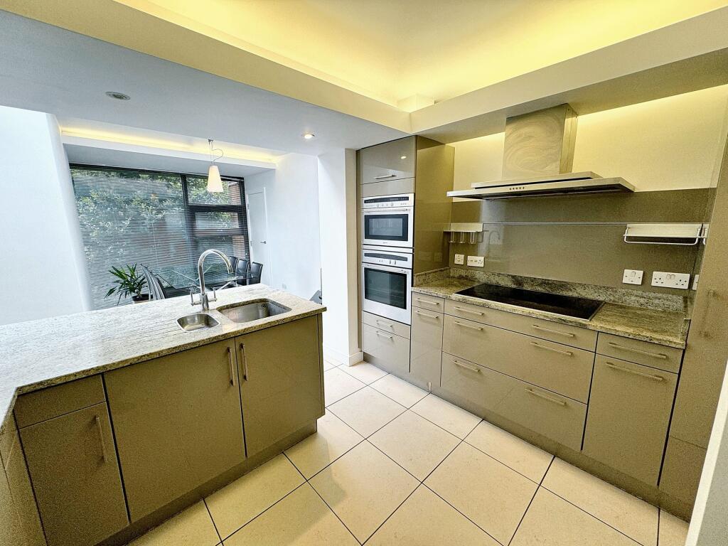 Simister Lane, Prestwich, M25 photo 2