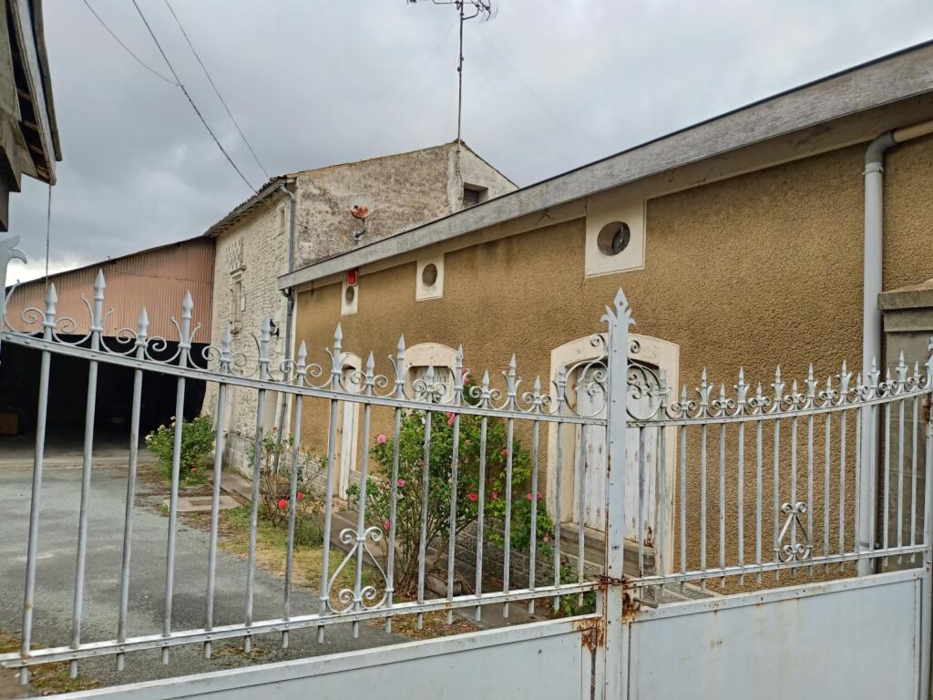 Main image of property: 17240 st-ciers-du-taillon