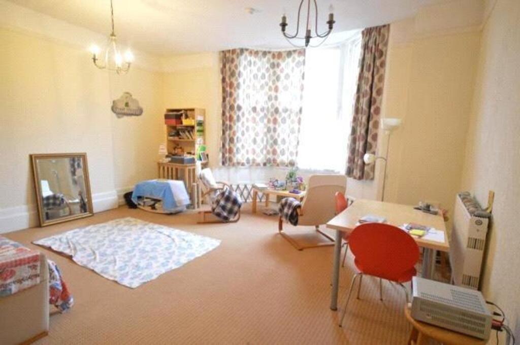 Apartment in Cardiff, Tredegarville, Roath - View 2