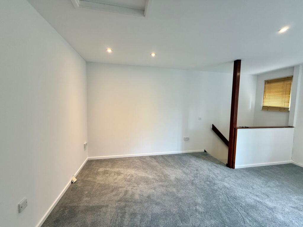 Apartment in Reading, Lower Earley, Earley - View 3