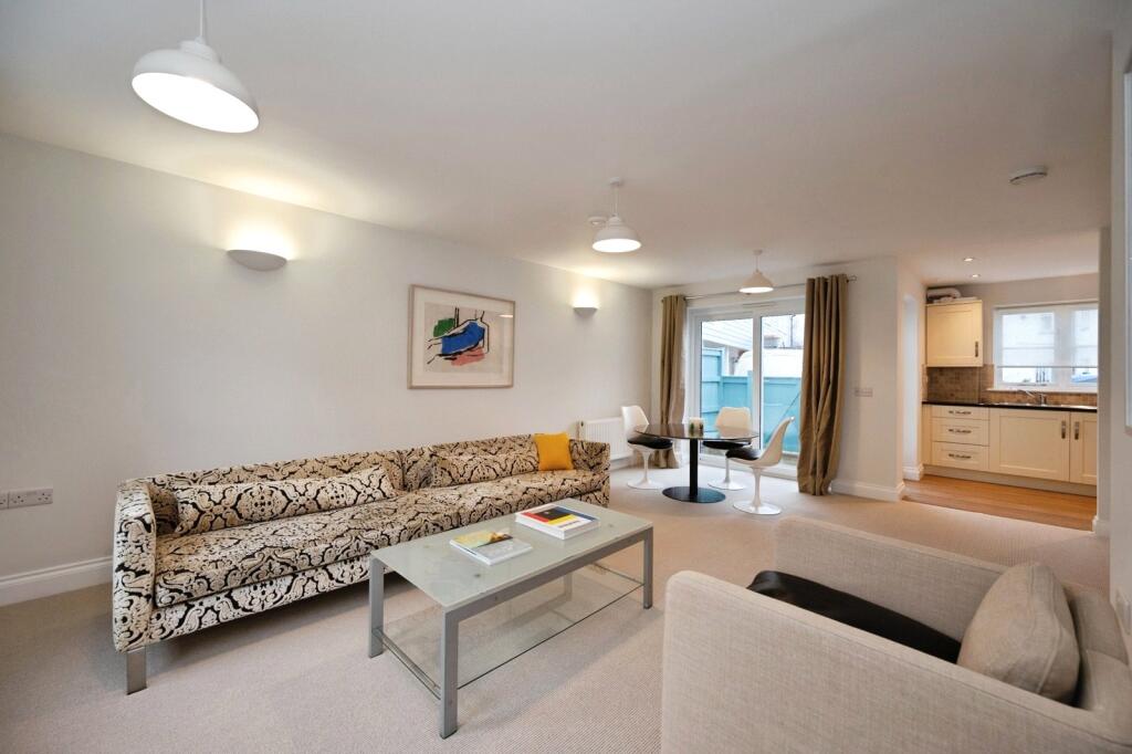 House in Havant, Hampshire - View 3