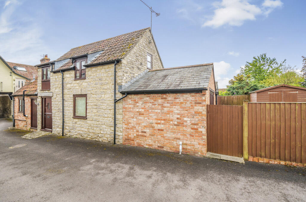 House in Yeovil, Queen Camel - View 2