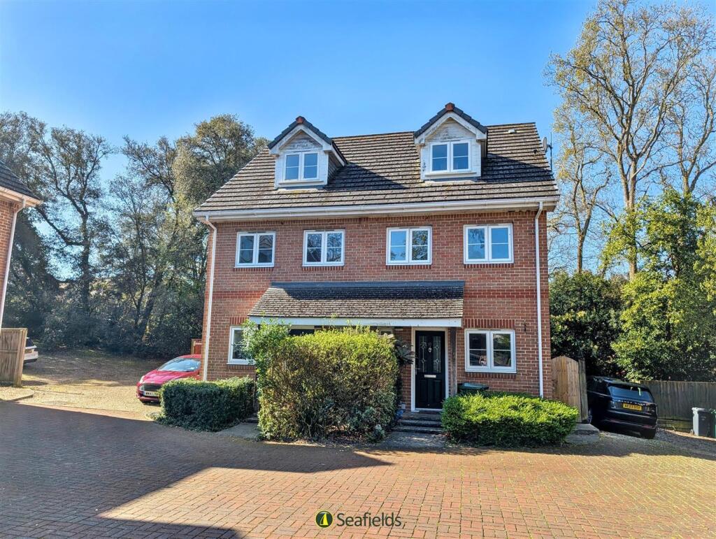 Main image of property: The Firs, West Hill Road, Ryde, PO33 1FN