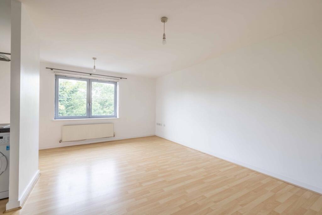 Windmill Road, Slough, SL1 photo 4