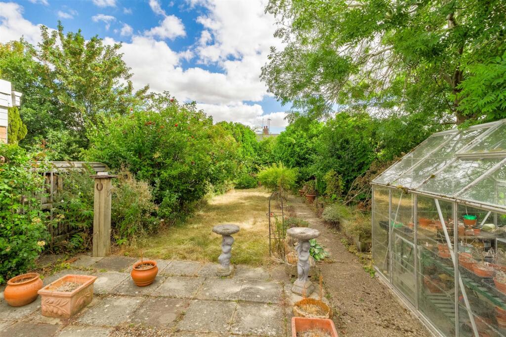 House in Wellingborough, Burrow's Bush - View 2