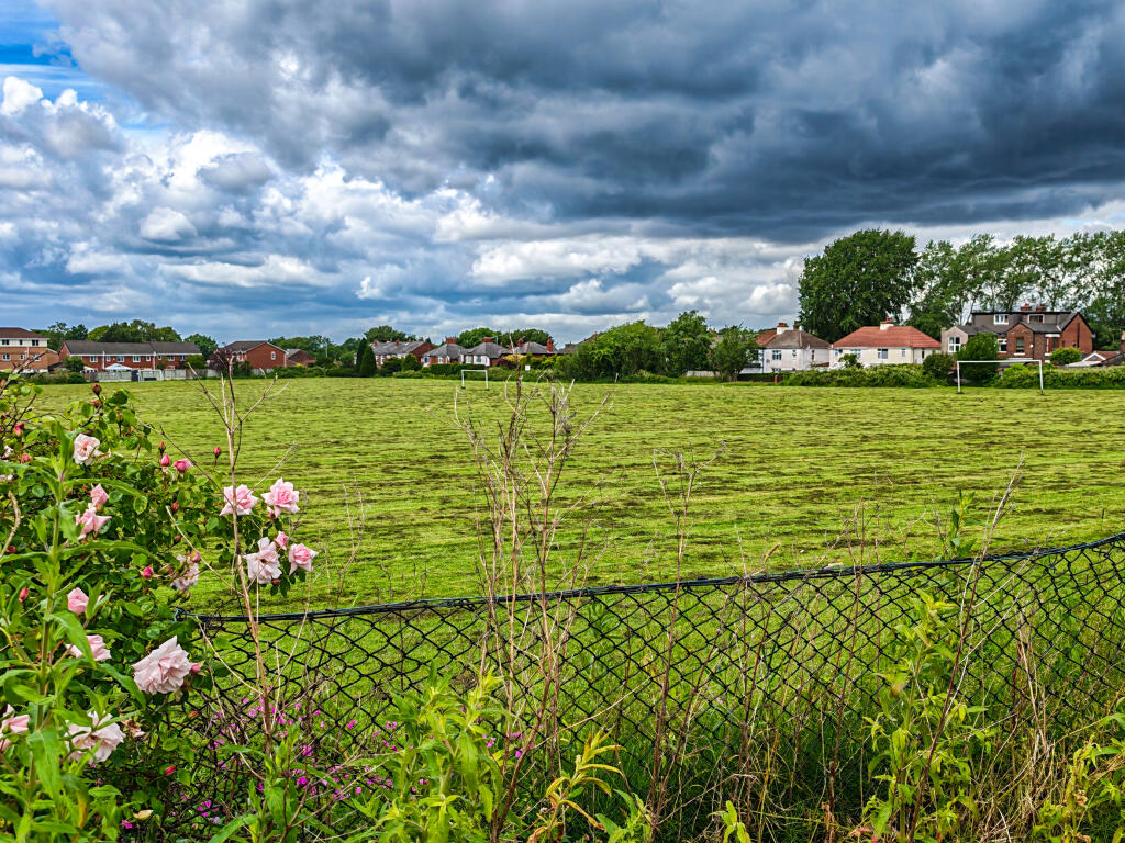 Welch Road, Hyde photo 2