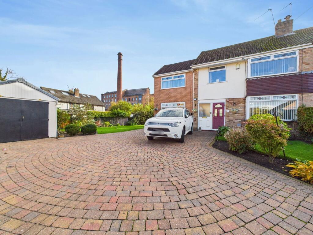 Newlands Avenue, Burscough, L40 photo 2