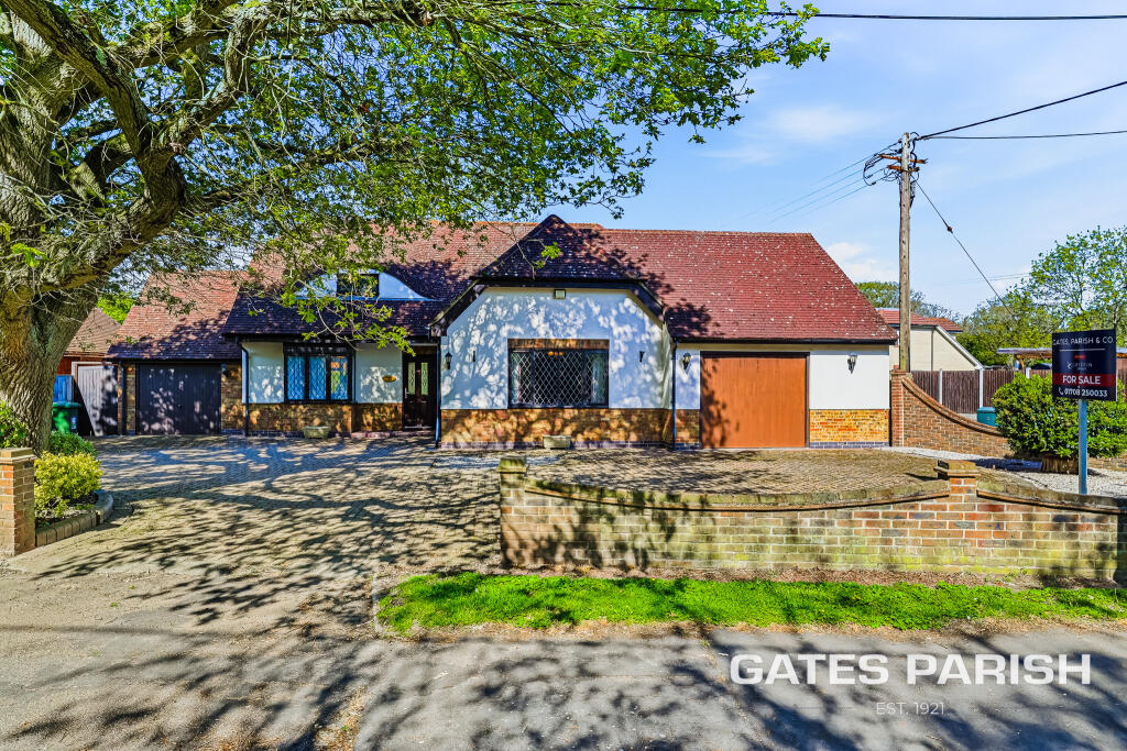 3-bed detached on Moor Lane, Upminster, RM14, £850,000