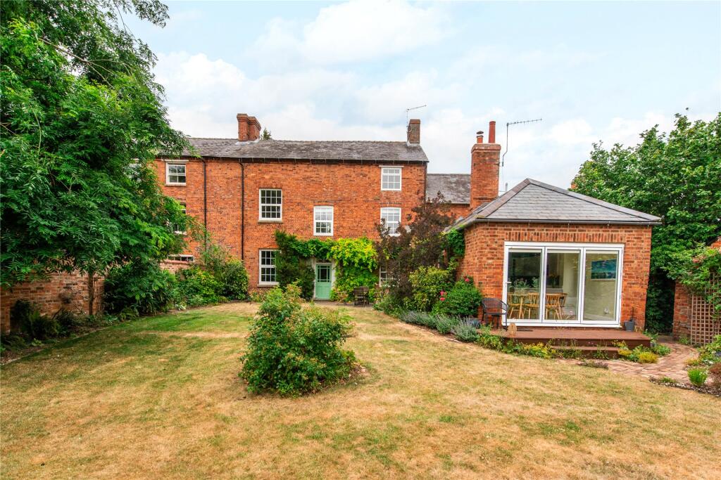 House in Towcester, West Northamptonshire - View 4