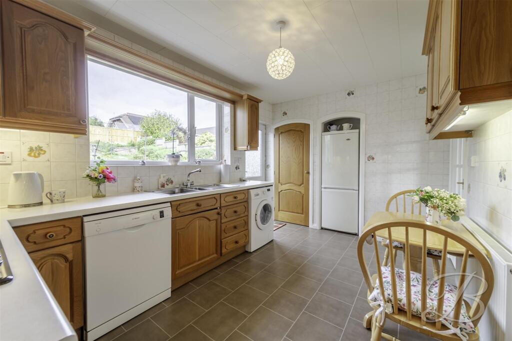 House in Mansfield, Nottinghamshire - More