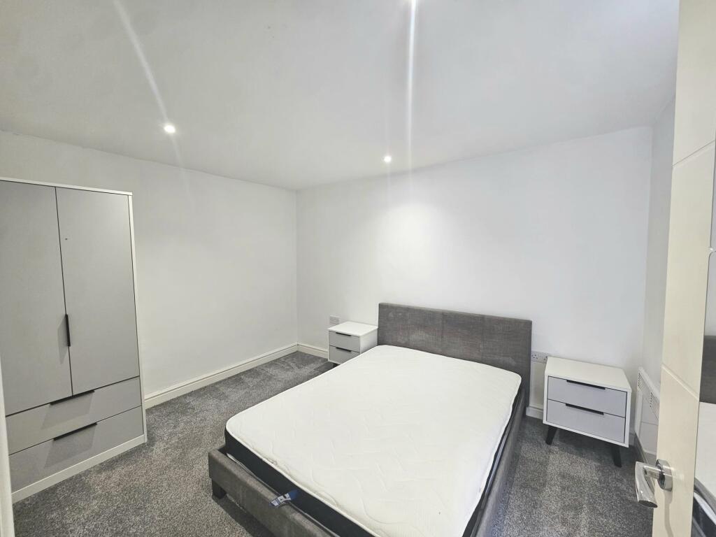Apartment in Bradford - View 5