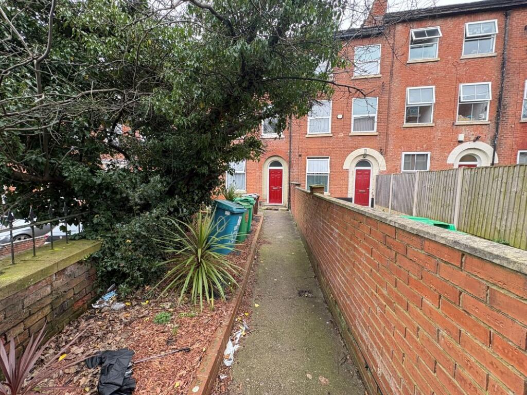Main image of property: 10 Wellington Square, Nottingham, Nottinghamshire, NG7 1NG
