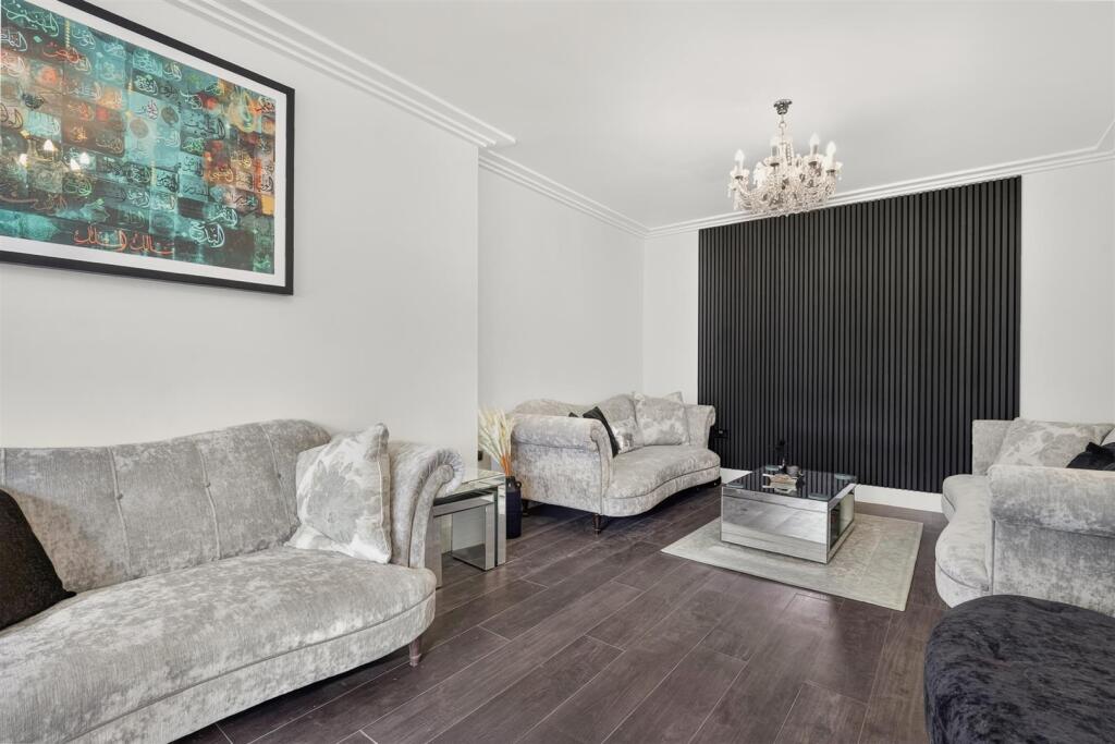 House in Ilford, Clayhall - View 5