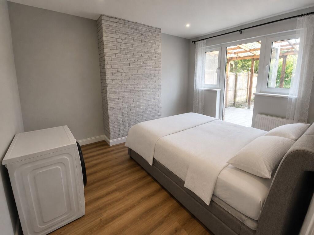Apartment in Southall - View 5