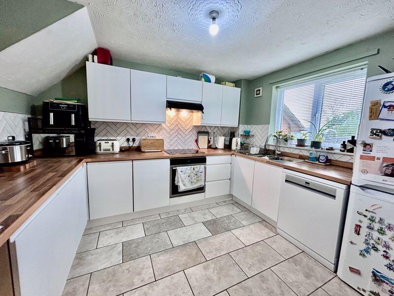 3 Parragate Road photo 2