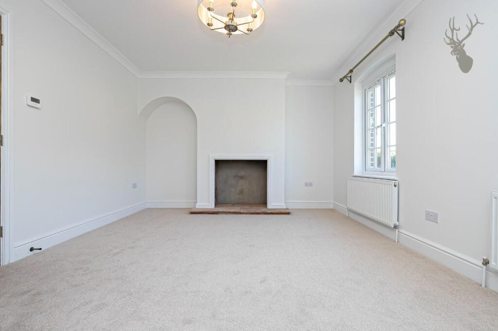 Stapleford Road, Stapleford Tawney, RM4 - More