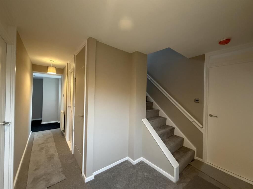 House in Hull - View 5
