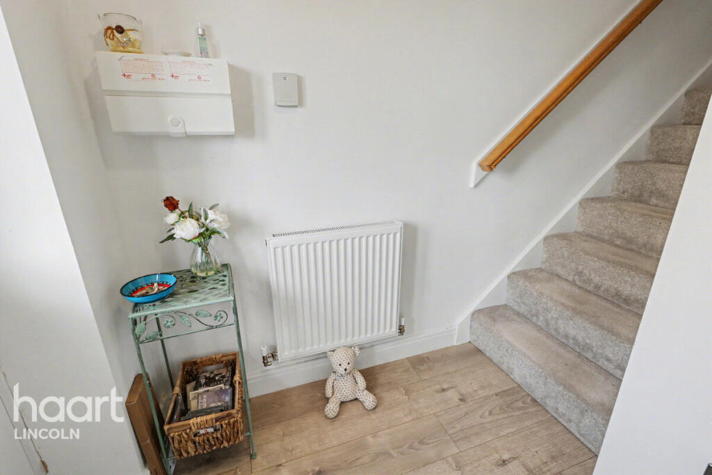 Marina Court, Lincoln photo 2