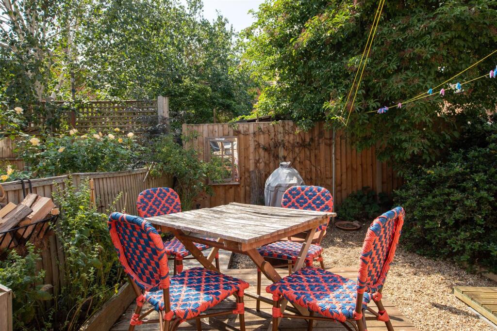 Apartment in London - More
