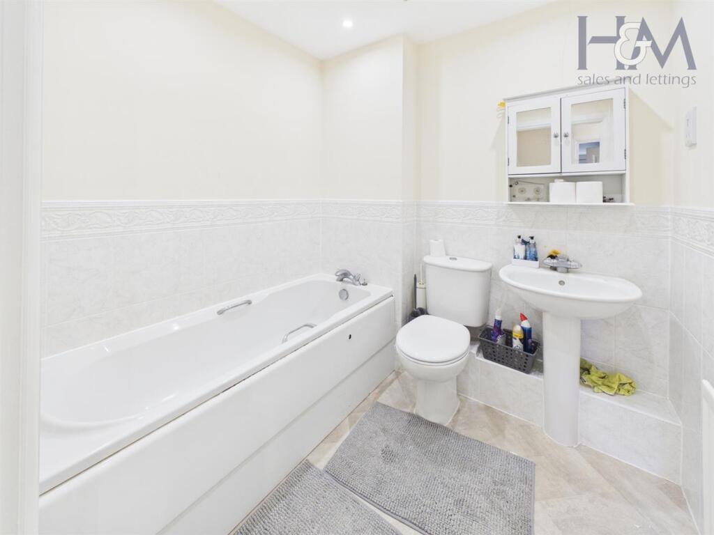 Apartment in Stevenage - View 4