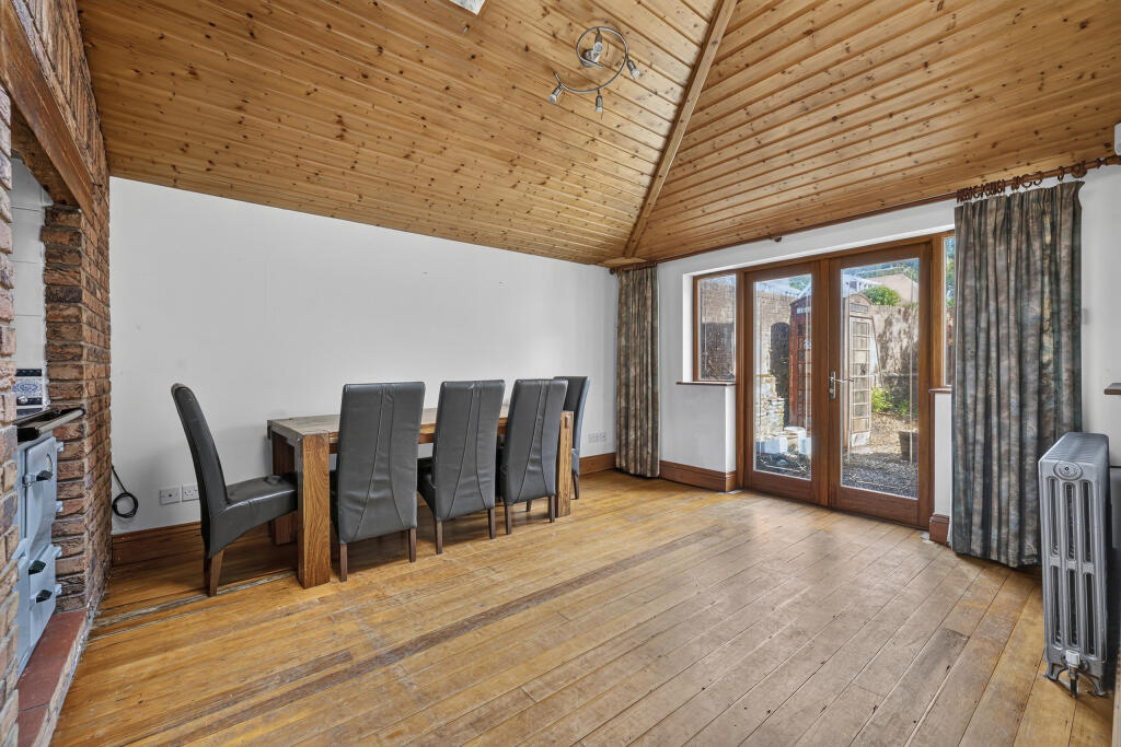 House in Ystalyfera, Neath Port Talbot - More