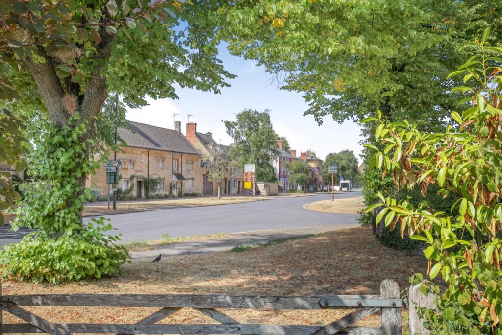 House in Cotswold, Moreton-in-Marsh - More