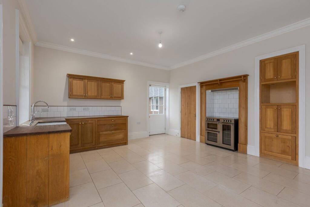 Main image of property: Kemsing Road, Sevenoaks TN15 6NN