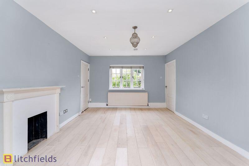 House in London, Temple Fortune - View 2