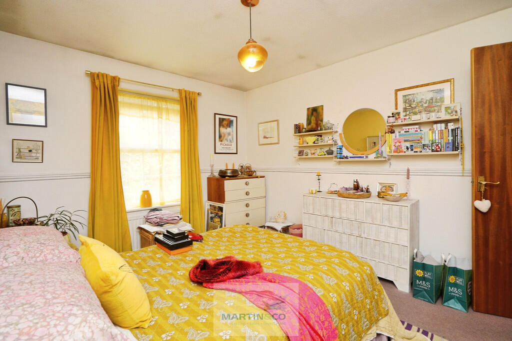Apartment in St Albans - More