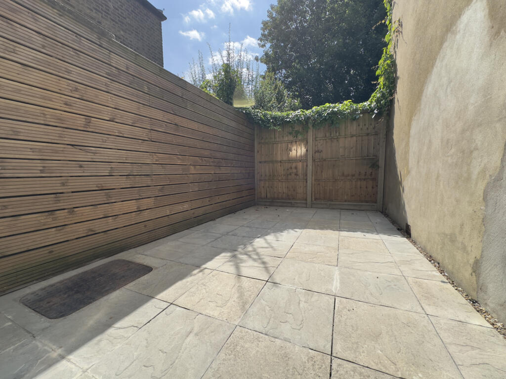 Apartment in London - View 5