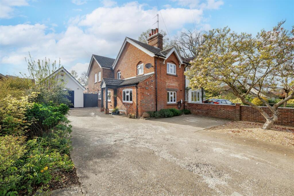 Main image of property: Yarmouth Road, Lowestoft