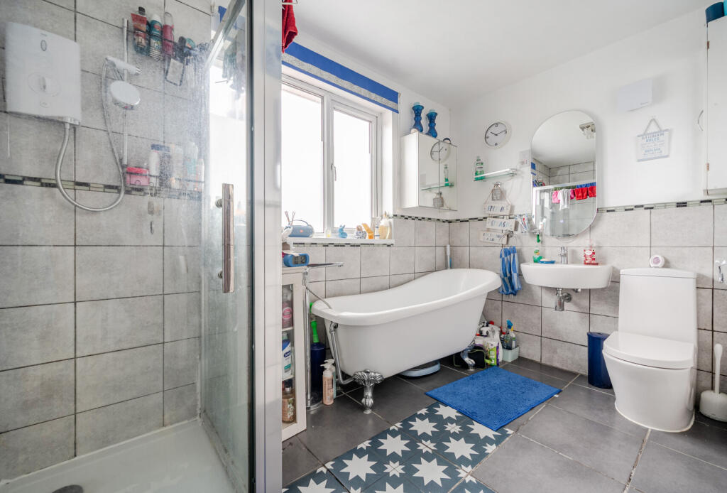 House in London, Thornton Heath - More
