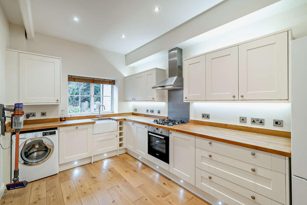 Main image of property: Victoria Road, Cirencester, Gloucestershire, GL7