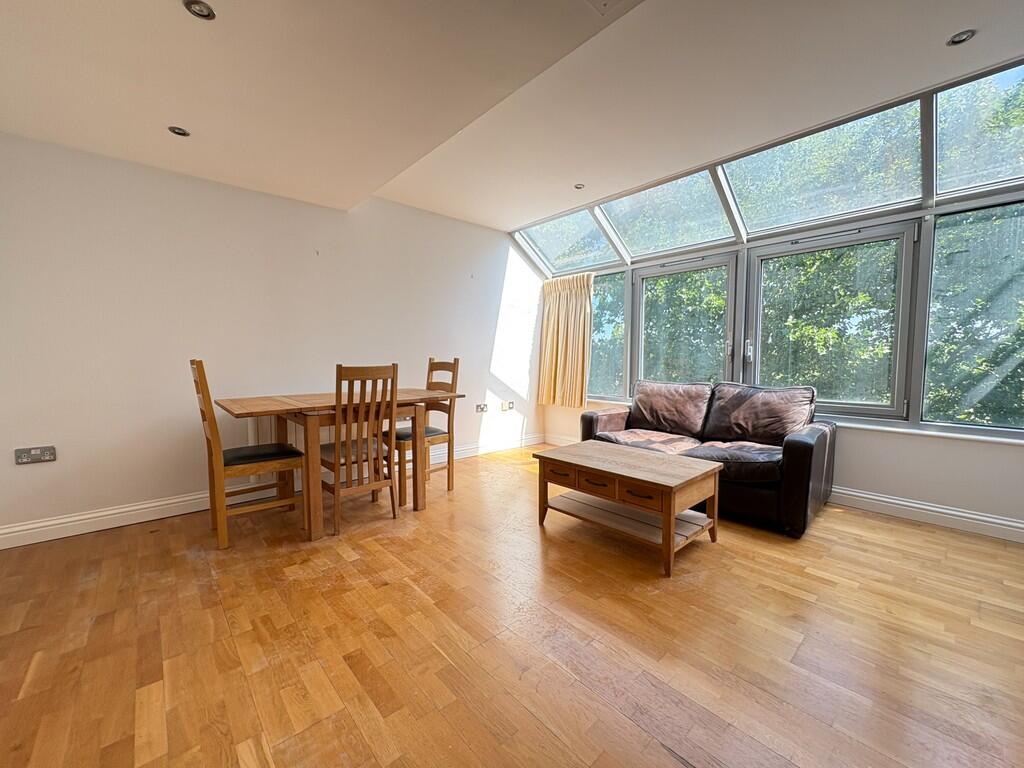Apartment in Cambridge, Petersfield - View 5
