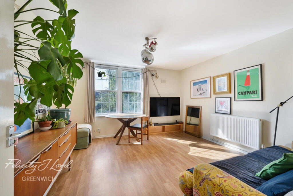 2-bed flat on Thames Street, Greenwich, SE10, £400,000