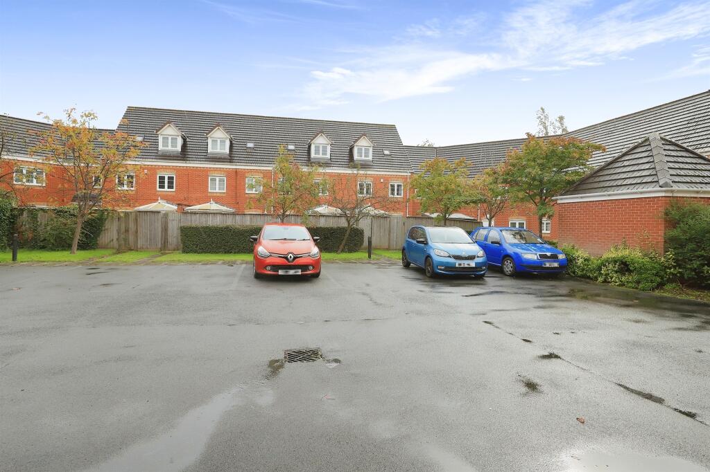 Apartment in Wolverhampton, Perry Hall - More