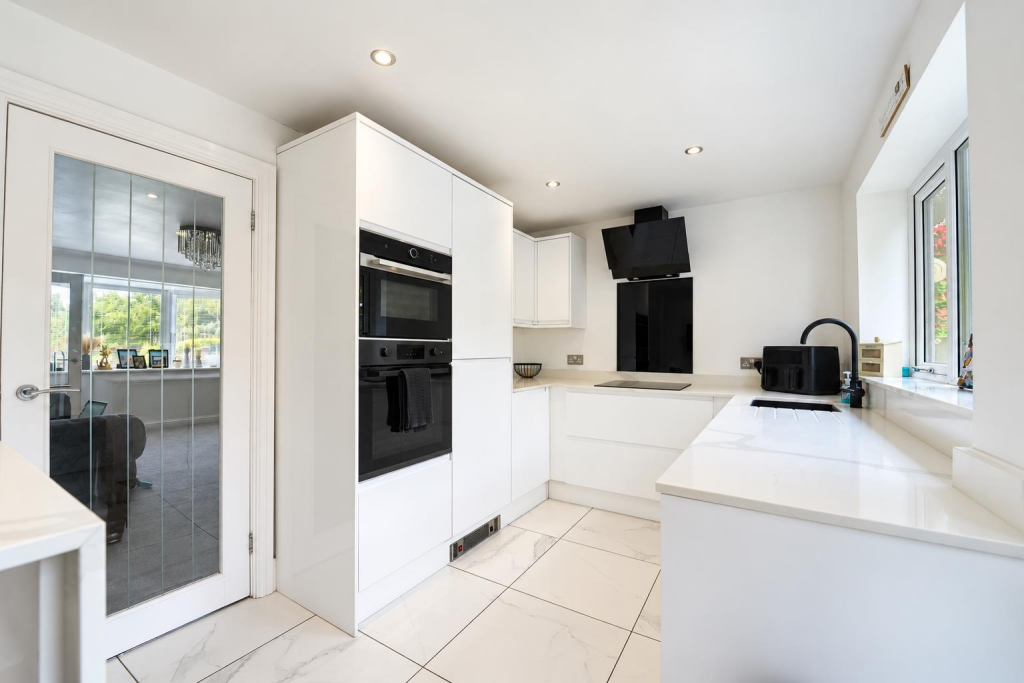 House in Oldham - View 4