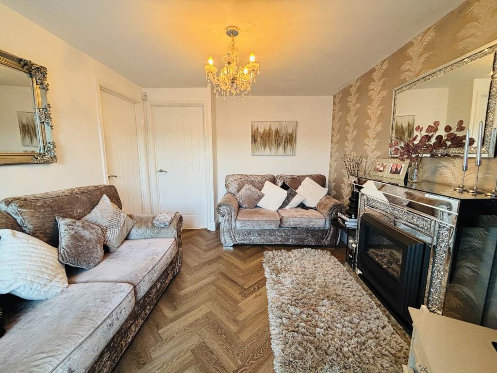 House in Knowsley, Kirkby - More