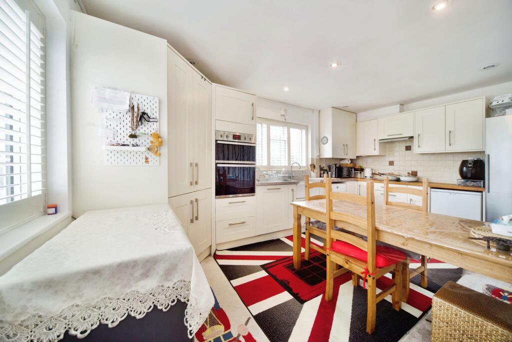 Main image of property: Crescent Way, LONDON, London, N12