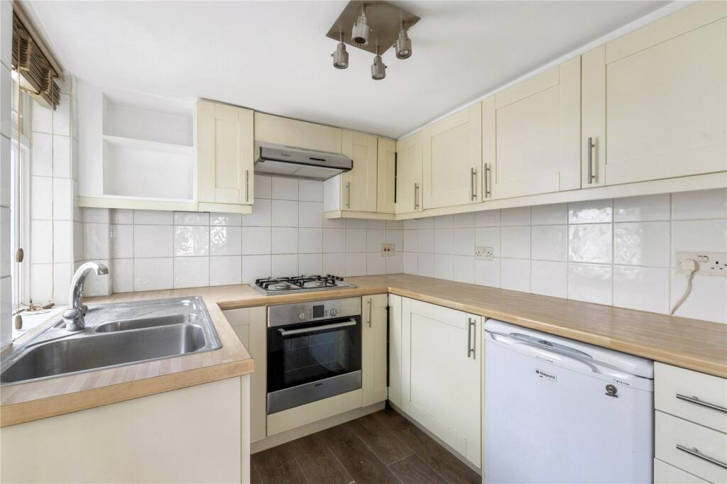 House in Slip End, Central Bedfordshire - View 5