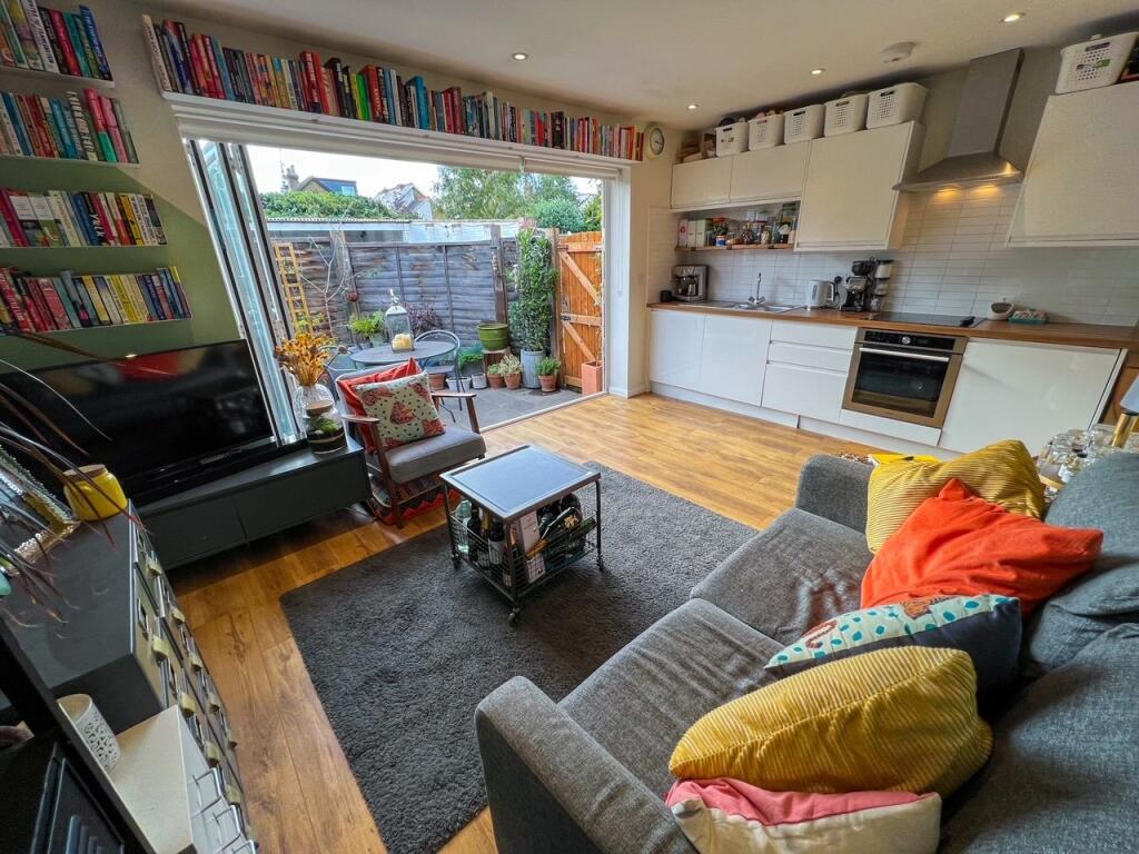 Apartment in Walton-on-Thames, Surrey - View 3