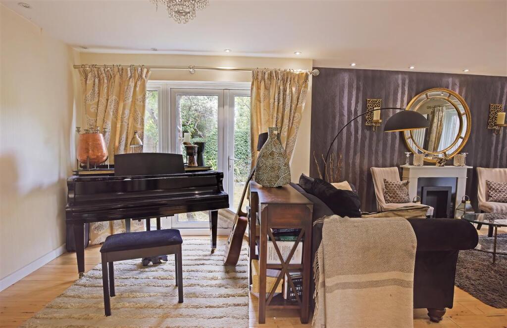 House in Croydon - More