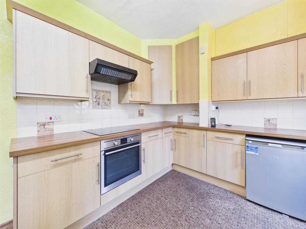 House in Kirkcaldy - More