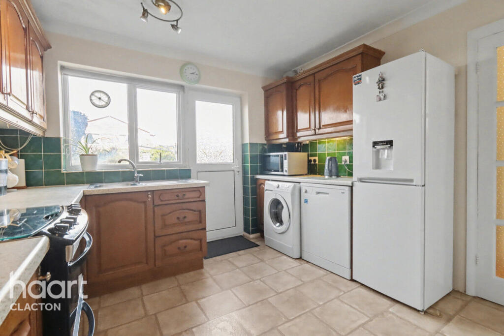 Fleetwood Avenue, Clacton-On-Sea photo 4